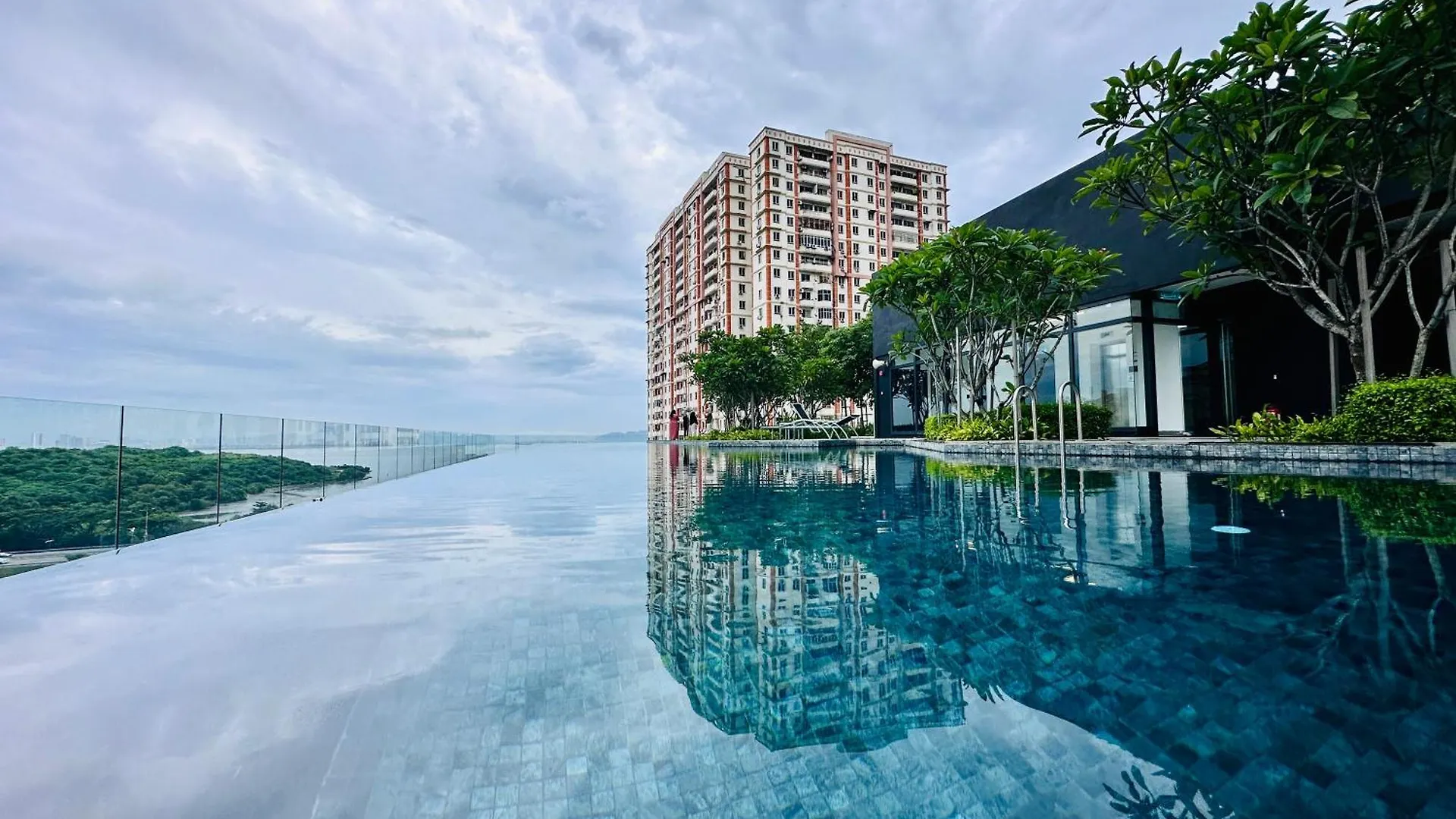Prime Comfort Seaview With Netflix And Water Filter Near Georgetown Jelutong